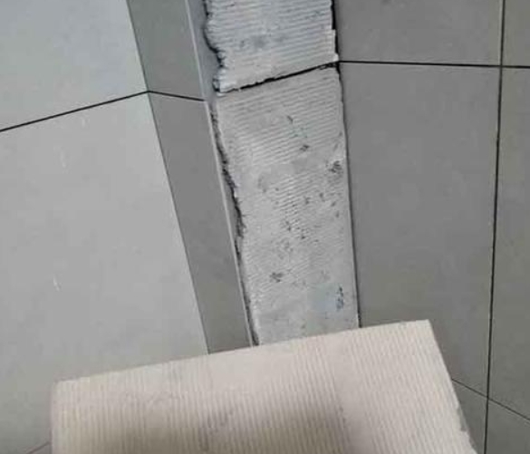 阎良瓷砖空鼓维修公司分享下厨房瓷砖脱落的补救措施。